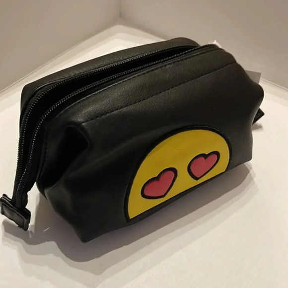 NWT Olivia Miller Heart toiletry/ make up bag - Picture 6 of 6